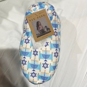 NWT Rae Dunn Hanukah Chanukah Holiday Slippers in size small-medium